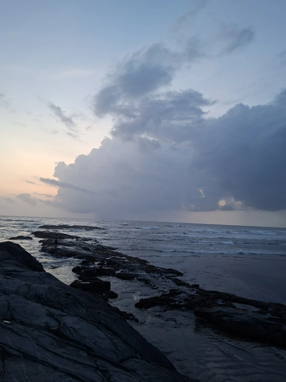 Morjim Beach — 05 rocky shore