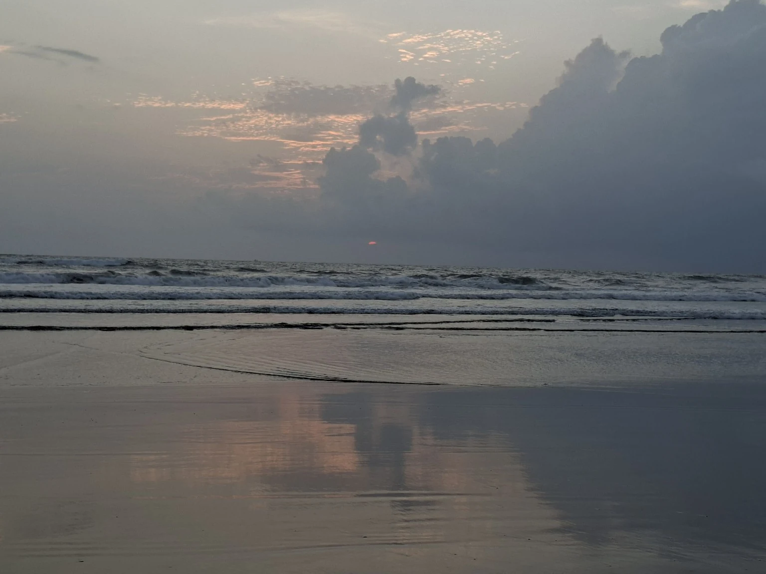 Morjim Beach — 06 sunset reflection