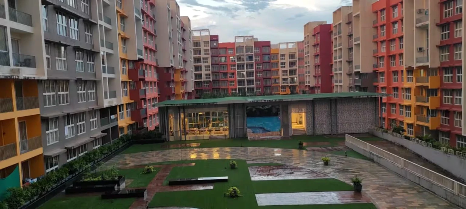 Colourful Rio De Goa buildings surrounding the landscaped courtyard
